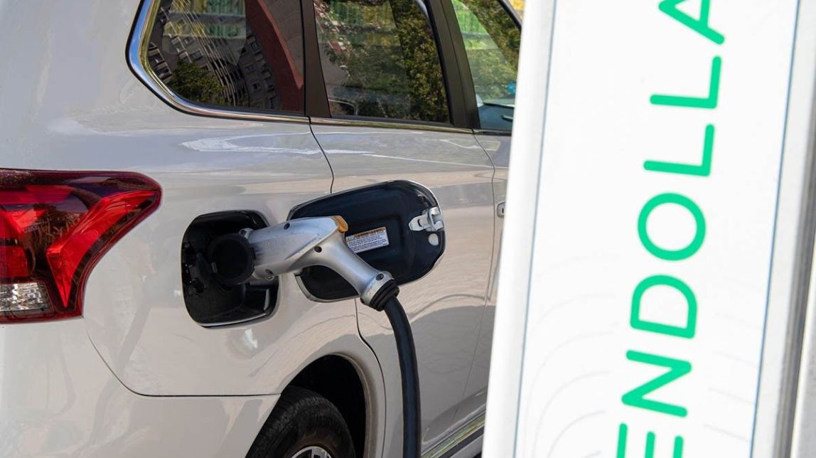 Deu marques que ja han posat data de caducitat als cotxes de gasolina i dièsel