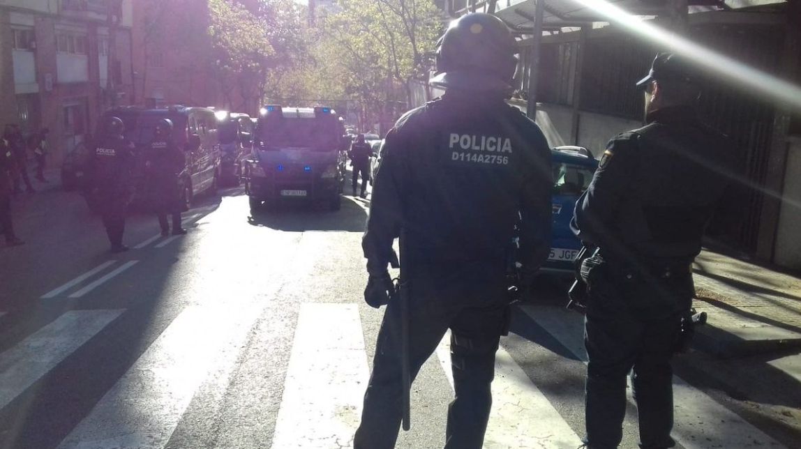 En marxa un operatiu policial contra un grup de lladres a l'institut de «Merlí»