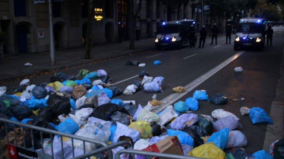 Centenars de persones es tornen a mobilitzar a Barcelona per protestar contra les actuacions policials