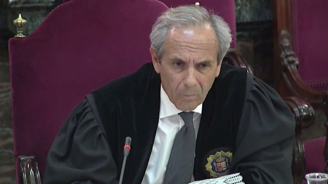 Dos agents de la Guàrdia Urbana acusen Cuixart d'impedir-los requisar cartells de l'1-O a Badalona