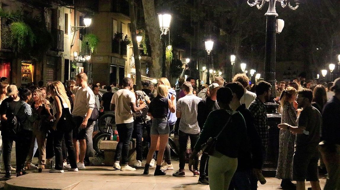 Botellots en la primera nit de les festes de la Mercè
