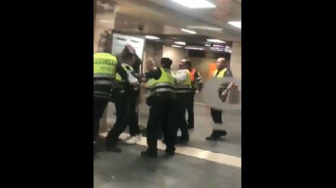 VÍDEO Renfe aparta nou vigilants per apallissar un jove a Plaça Catalunya