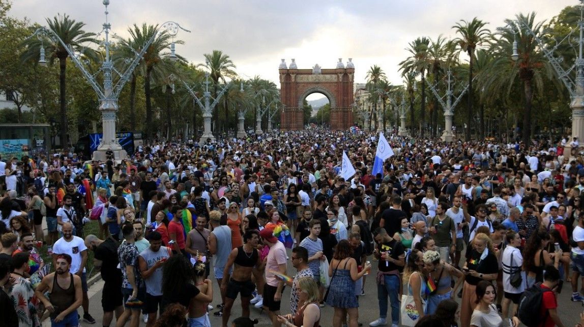 L'Orgull torna a Barcelona amb milers de persones contra l'estigma del VIH