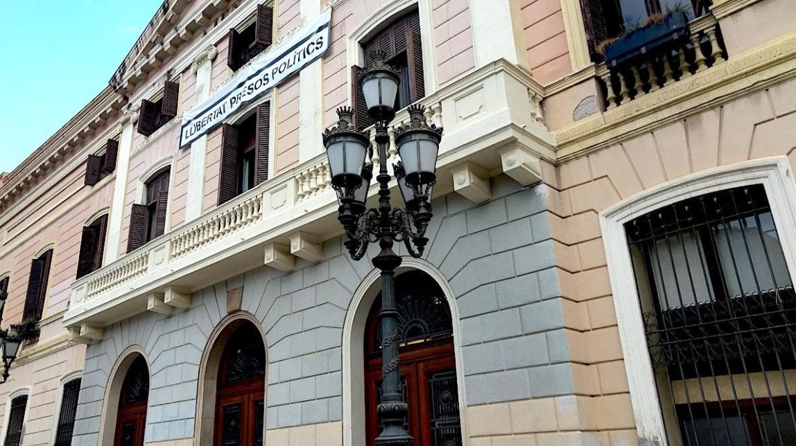 La Junta Electoral ordena a l'Ajuntament de Sabadell que retiri llaços i pancartes