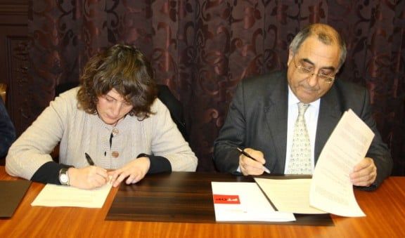 Teresa Jordà i Joaquim Nadal han signat el conveni de traspàs
                                                                             |
                                                                    Arnau Urgell - |
                                                                    