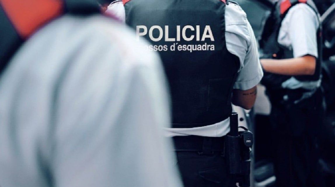 Baralla multitudinària a Barcelona amb dos ferits greus per ganivetades