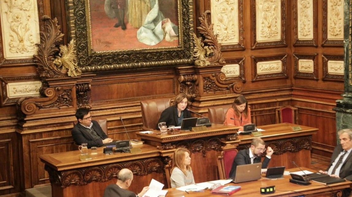 Un ple en precampanya reprova el govern de Colau pel Pla de Barris
