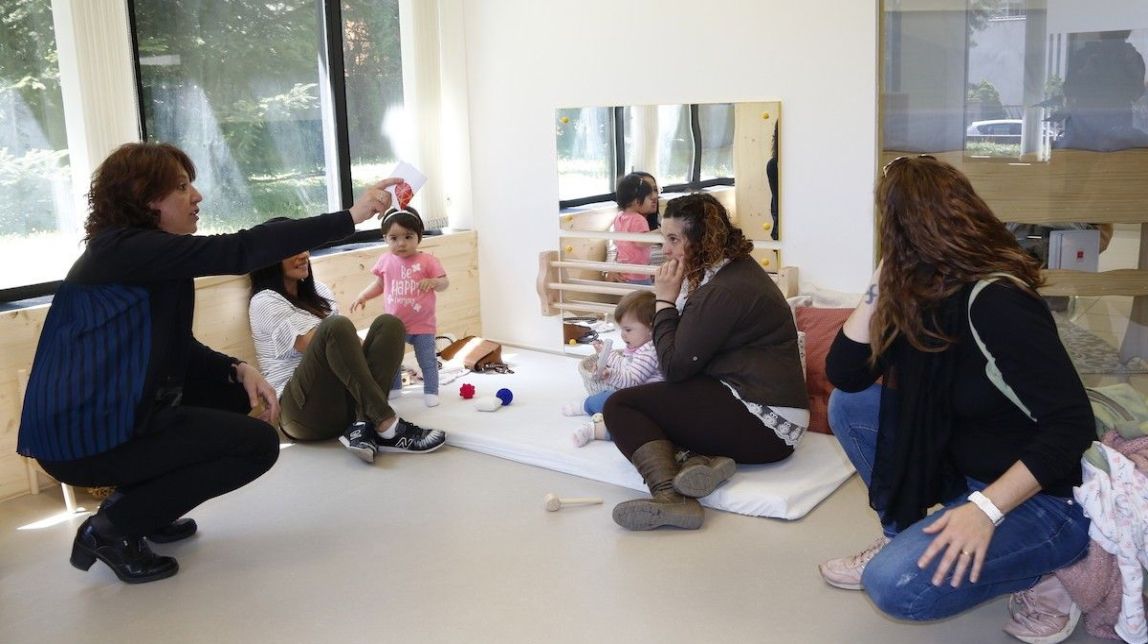 Un grup de mares amb els seus fills
                                                                             |
                                ACN - |
                                ACN