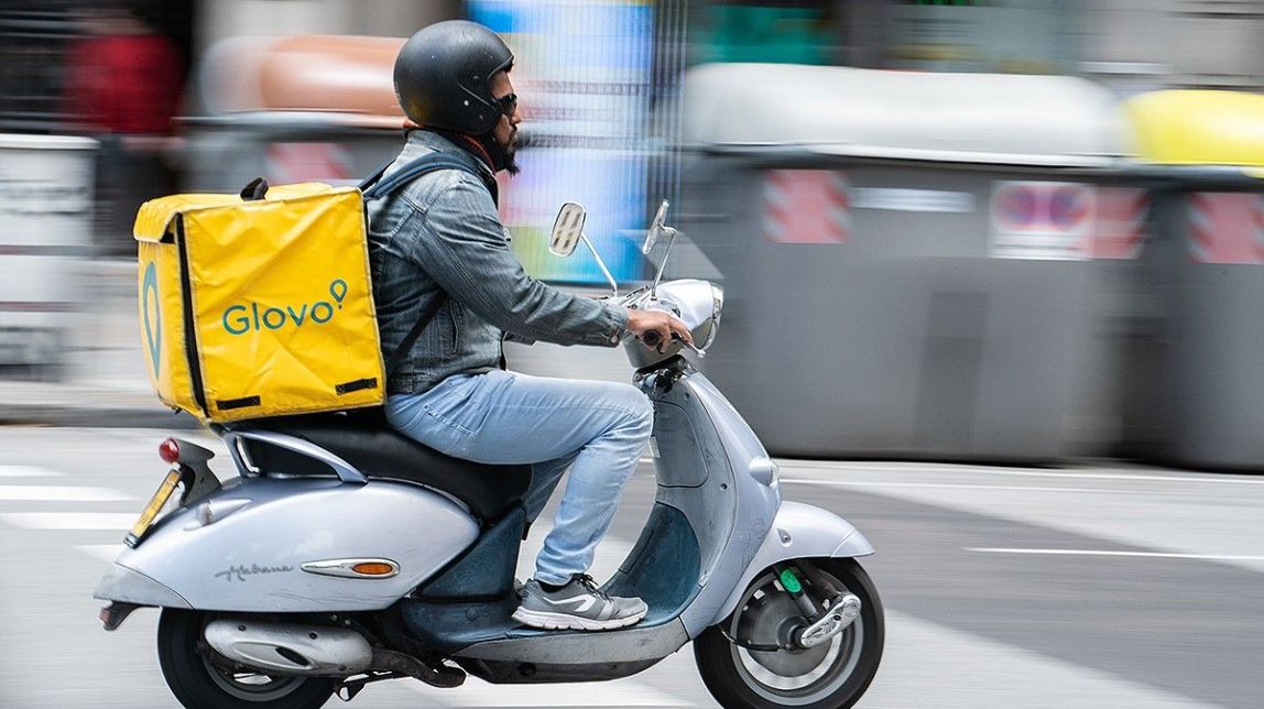 La «llei rider» entra en vigor en un mercat sacsejat per Deliveroo i Glovo