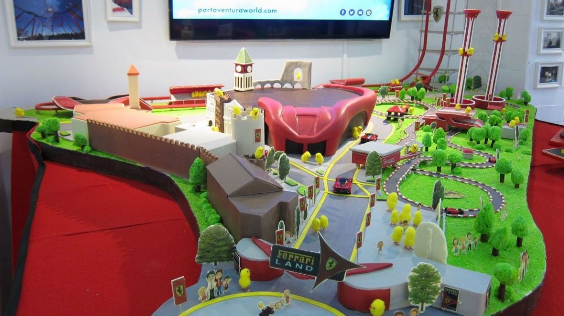 El pastisser Escribà reprodueix Ferrari Land en una mona gegant de Pasqua