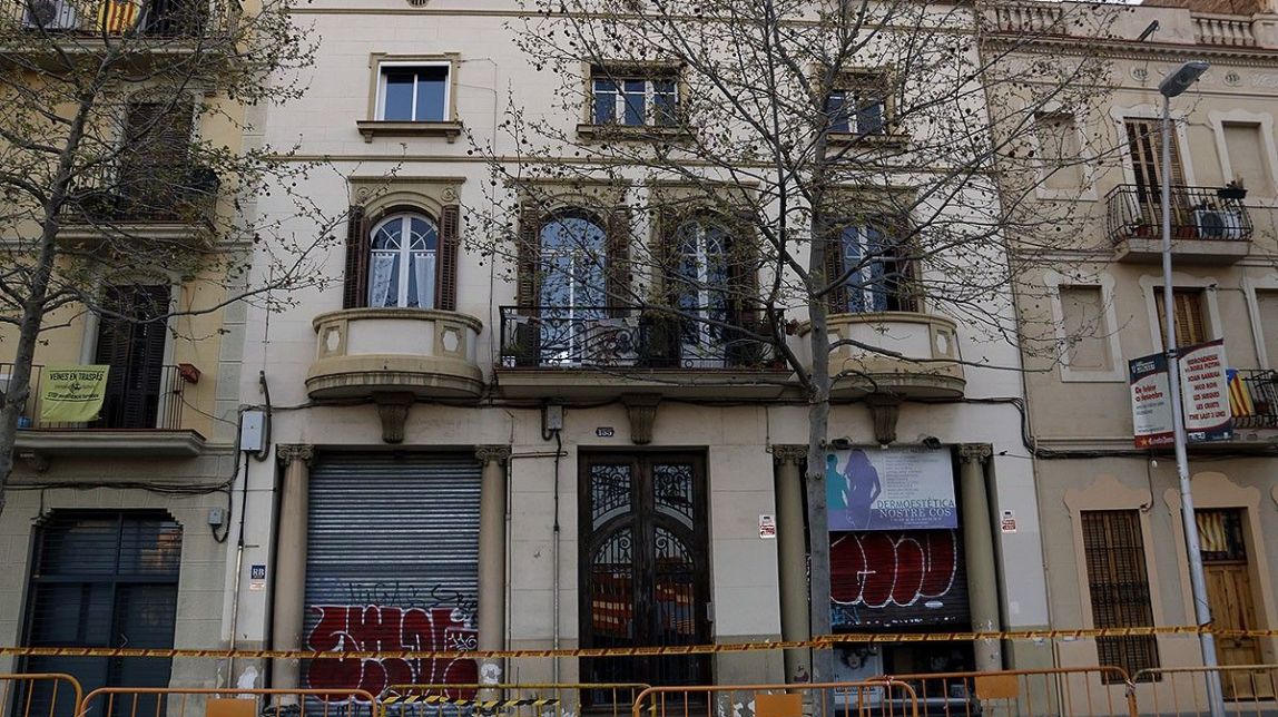 Els desallotjats del carrer Llull de Barcelona tornen a casa tres setmanes després