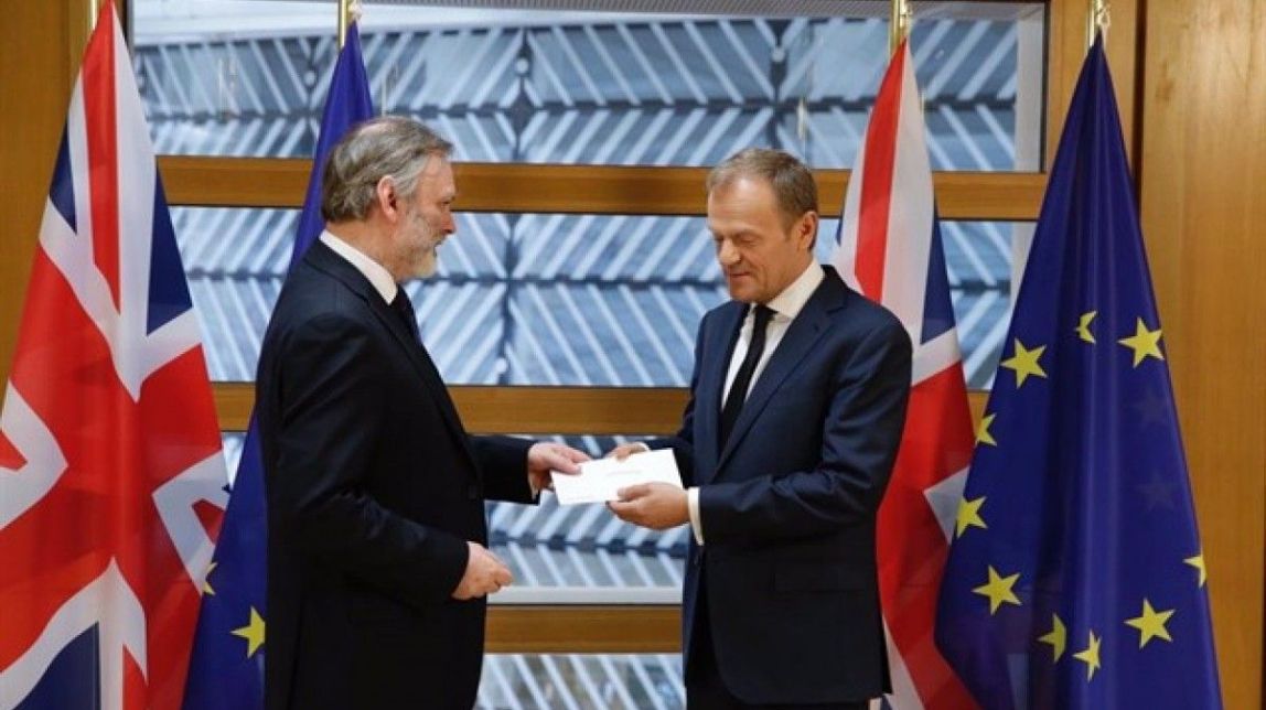 El Regne Unit activa el Brexit i comença el compte enrere per assolir un acord