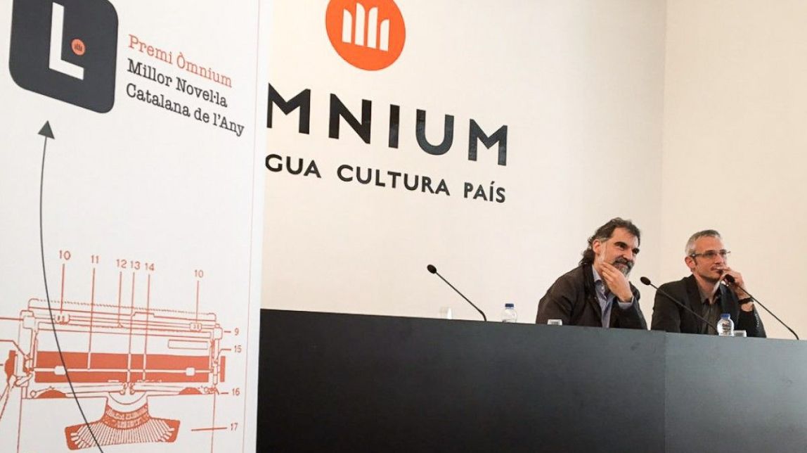 Òmnium crea un premi per reconèixer la millor novel·la catalana de l'any