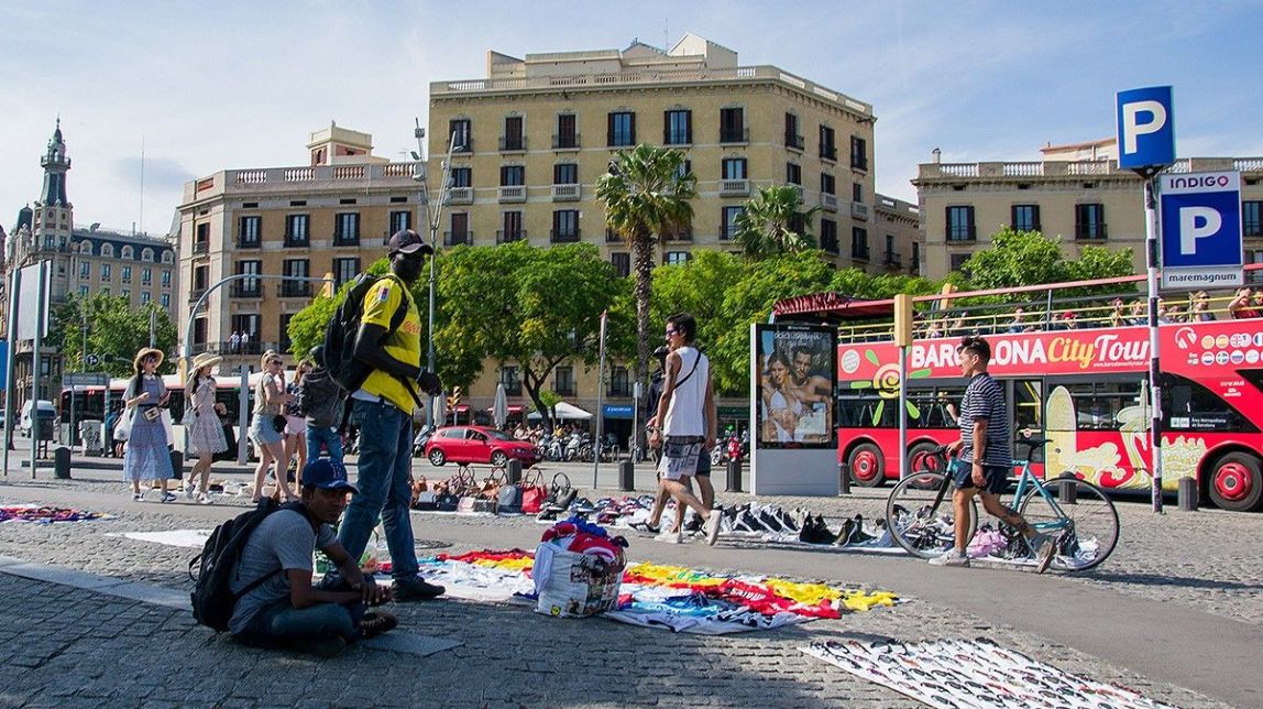 Disminueixen les sancions i augmenten els decomisos per venda ambulant a Barcelona 