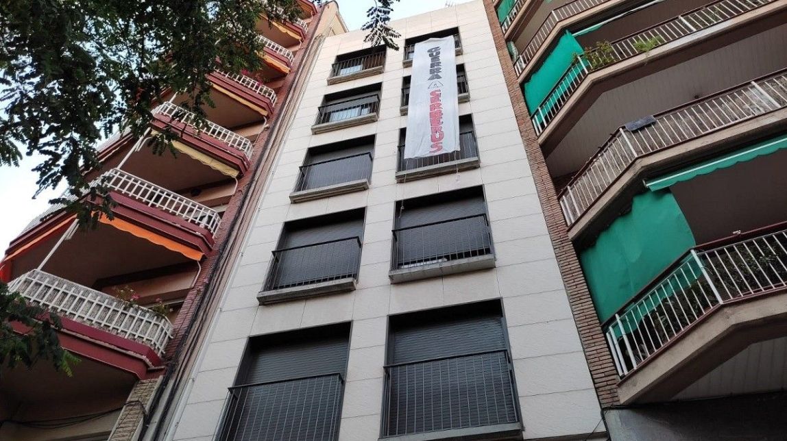 Ocupen un bloc a Gràcia per mantenir la «guerra» contra Cerberus