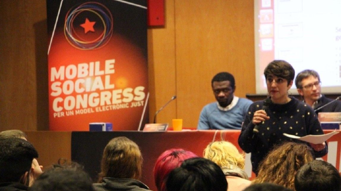 De la mina a l'abocador: els efectes laborals i ambientals de la telefonia mòbil, a debat