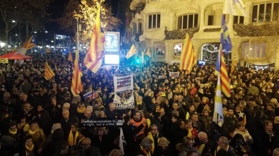 L'ANC ocupa la seu de la Comissió Europea a Barcelona i talla el Passeig de Gràcia
