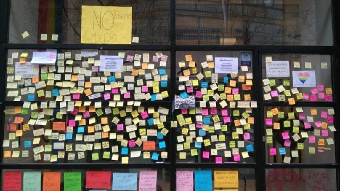 El Centre LGTBI conservarà els 418 missatges solidaris de la ciutadania arran de l'atac 