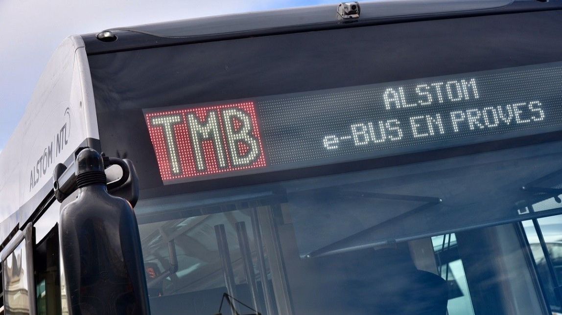 L'autobús 100% elèctric de TMB comença a circular sense passatgers per Barcelona