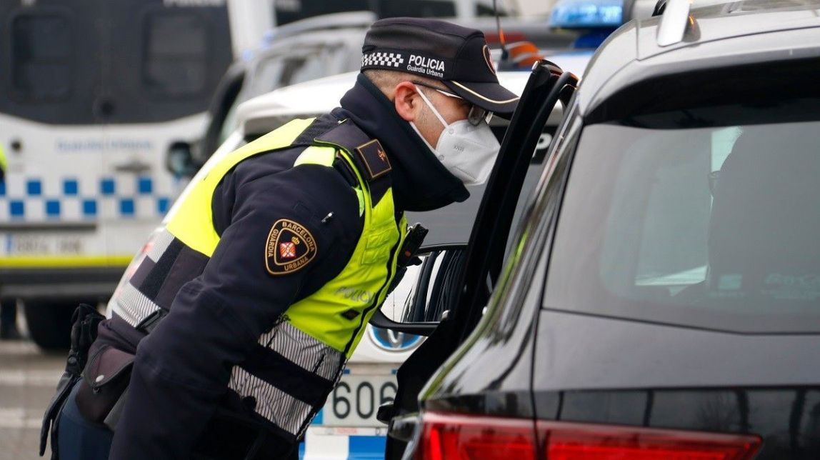 Enxampat un conductor de bus escolar a Barcelona que doblava la taxa d'alcohol permesa