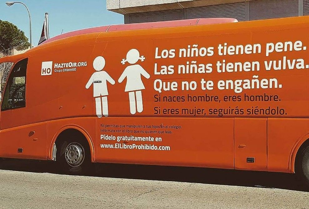 Barcelona multarà l'autobús amb el polèmic missatge contra els transsexuals si entra a la ciutat