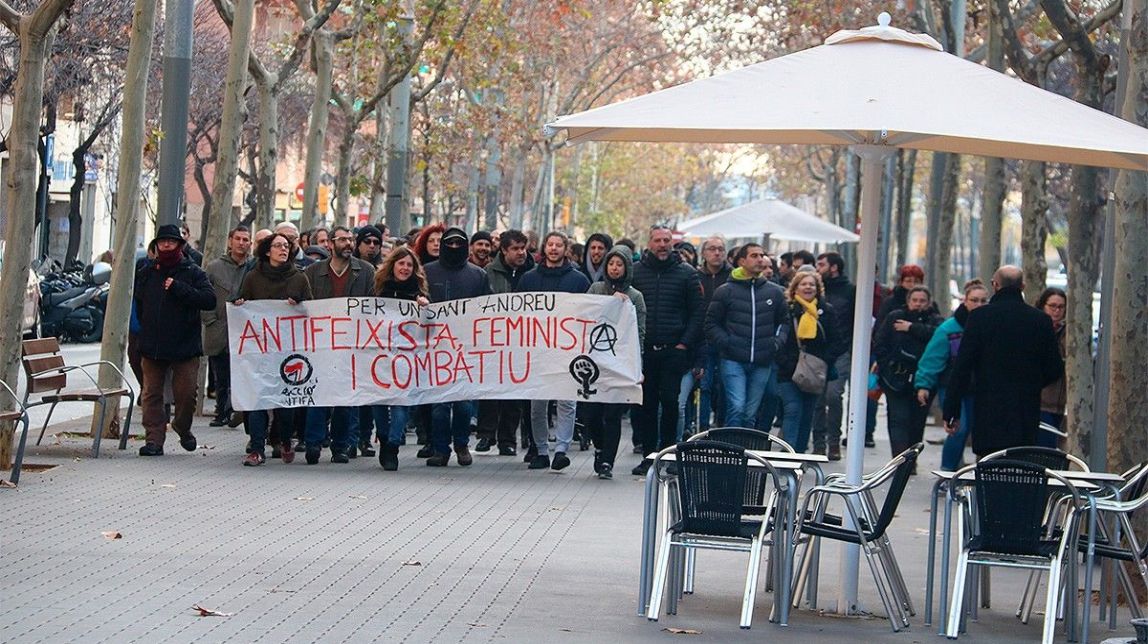 VÍDEO Tres detinguts per desordres públics després de la protesta per la carpa de Vox a Sant Andreu