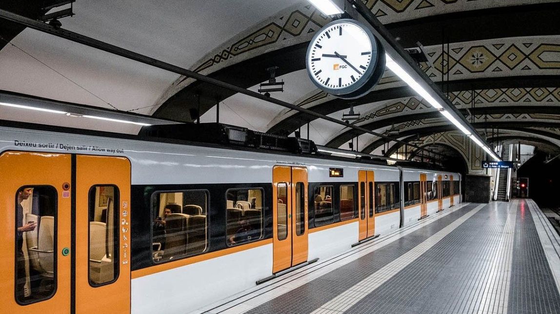 Un tren dels Ferrocarrils descarrila a Sarrià i afecta totes les línies del Vallès