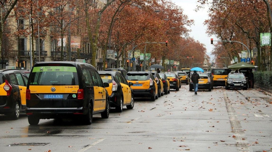 Calvet es reuneix aquest dilluns amb el sector del transport per afrontar la vaga de taxis