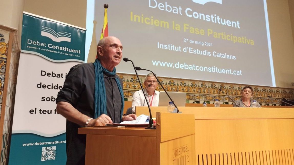 Ja es poden respondre les 140 preguntes per definir les bases de la Constitució catalana