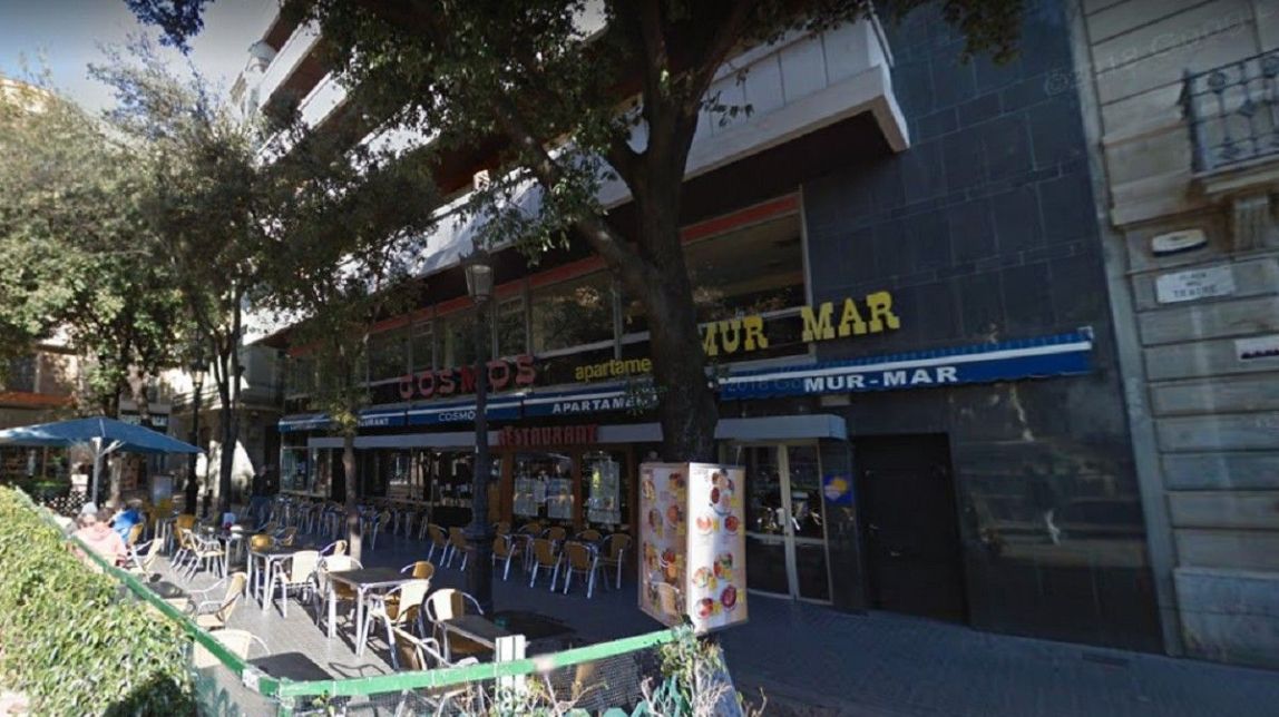Tanca l'històric Bar Cosmos, a la Rambla de Barcelona