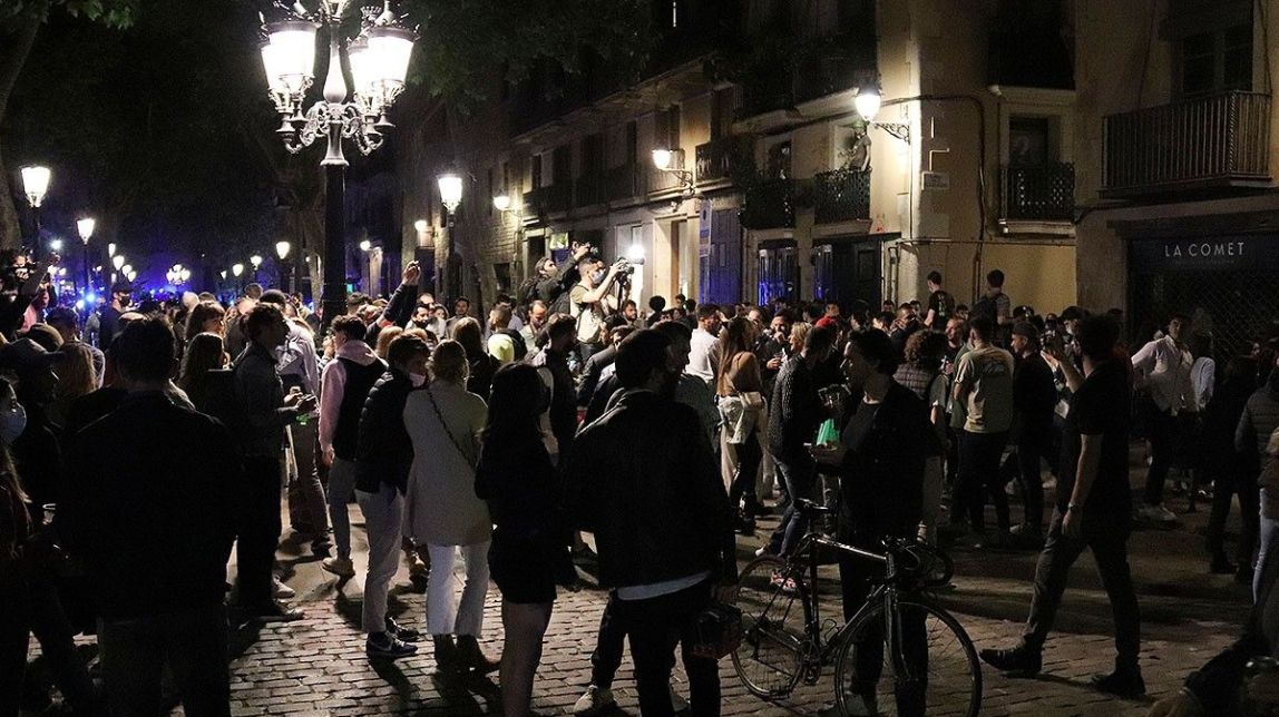 Més antiavalots a Barcelona per evitar aglomeracions a les nits