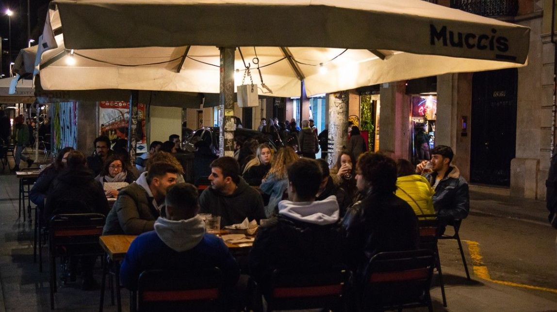 El TSJC obliga a ampliar ja horaris i aforament de bars i restaurants