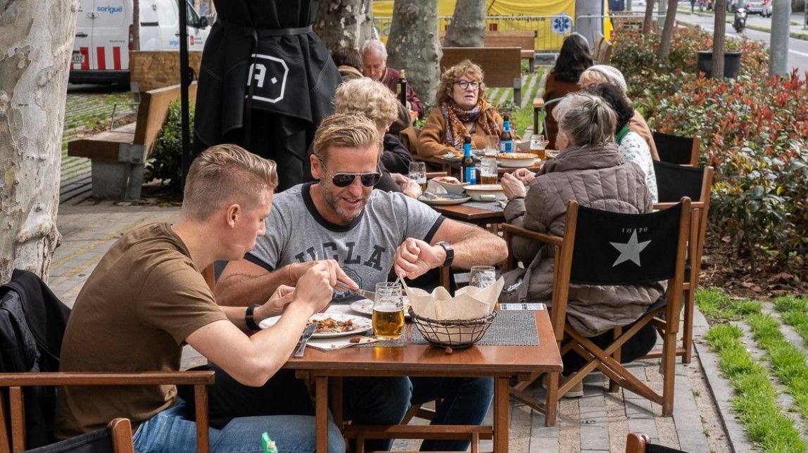 Bars oberts a les sis i més aforament a comerços i cultura a partir del 24 de maig