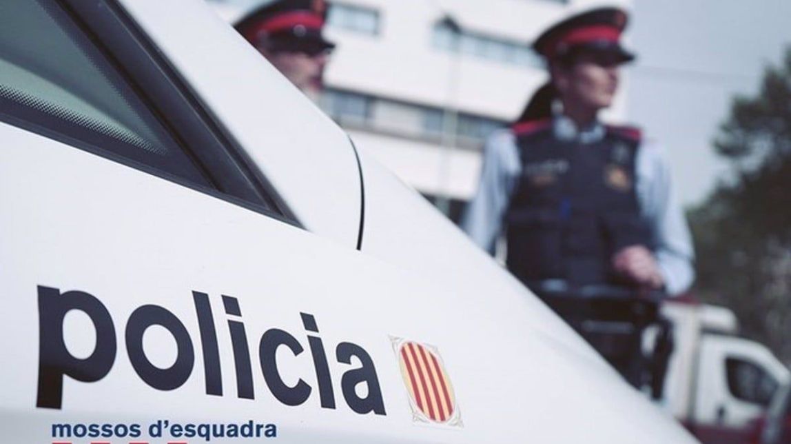 Detingut un entrenador de la UE Sants de Barcelona per abusar sexualment de tres jugadores