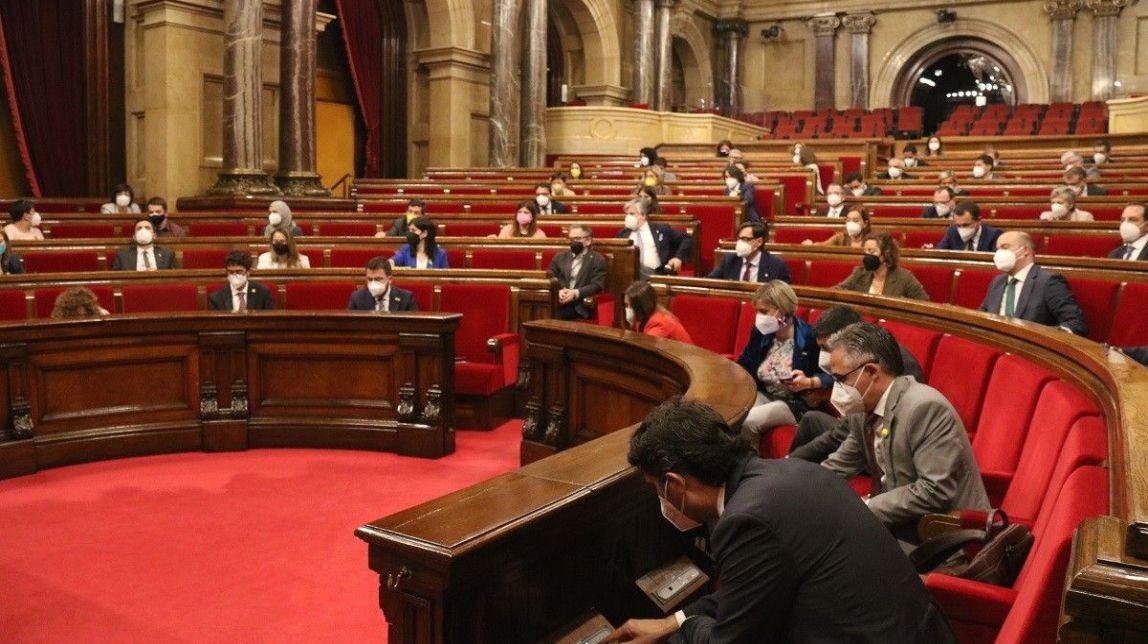 Llum verda a les primeres mesures del pacte antifeixista al Parlament amb el suport del PSC