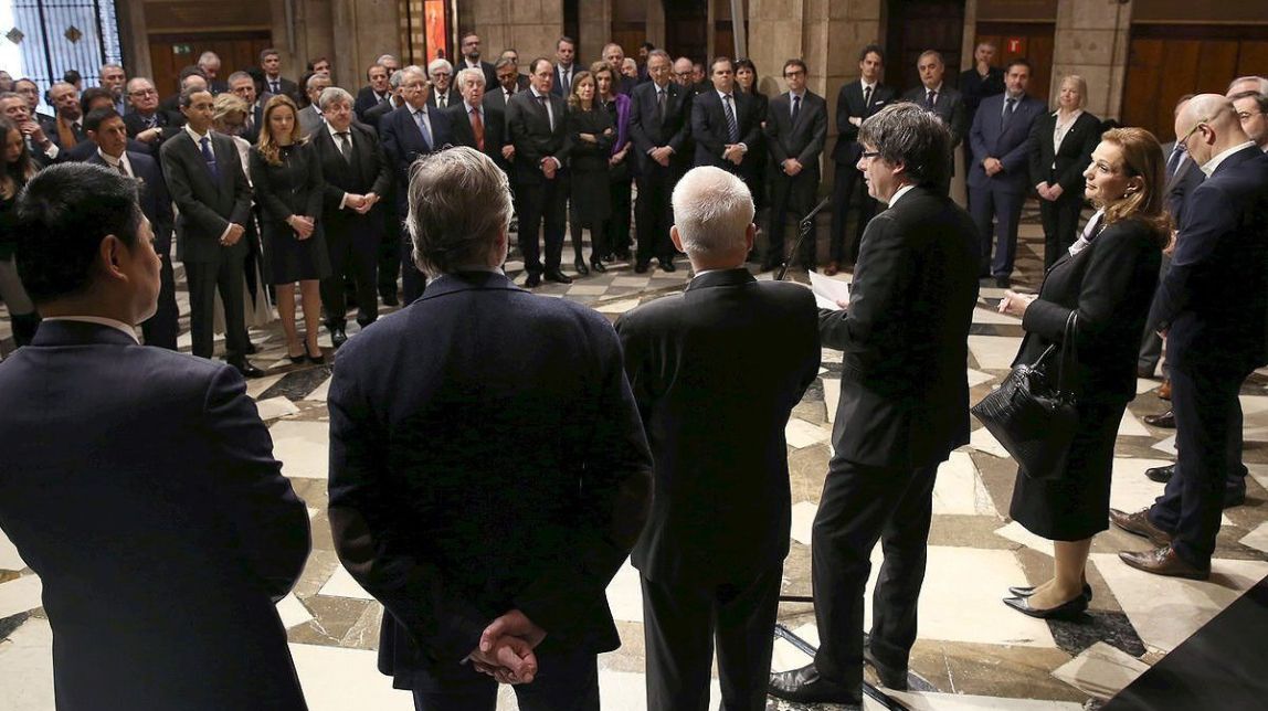 Puigdemont es compromet davant del cos consular a fer un referèndum amb «estàndards i garanties» el 2017