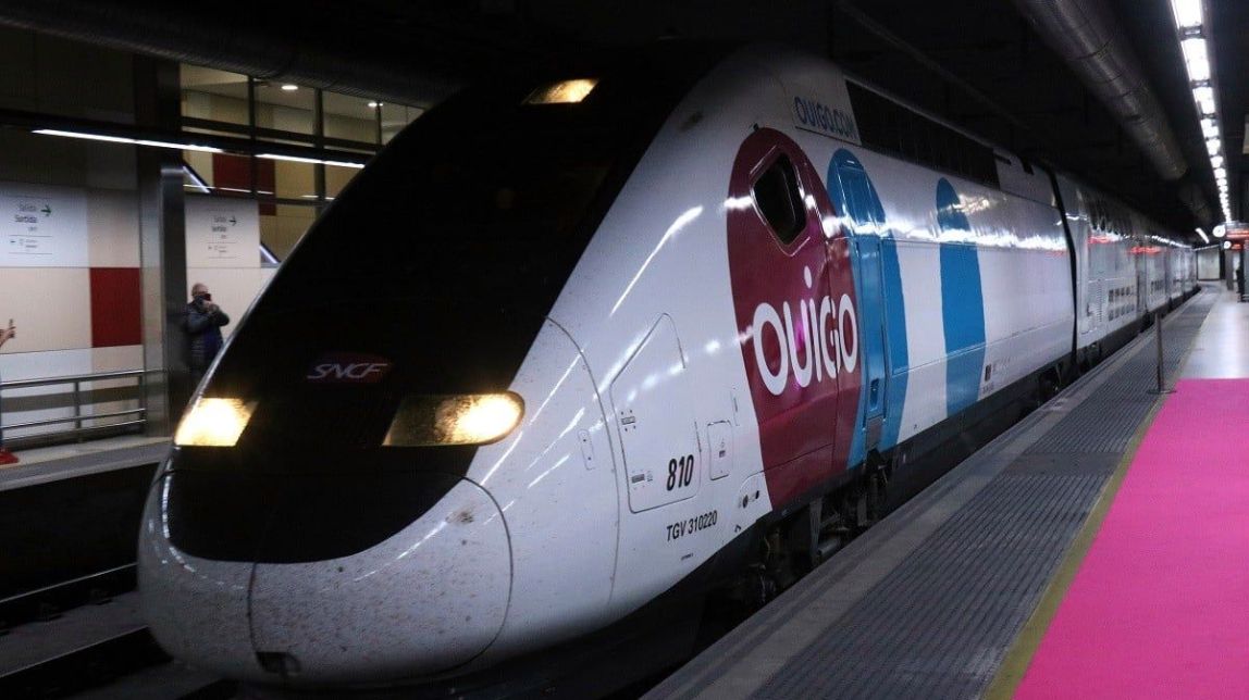 L'AVE de baix cost registra retards en el seu segon dia