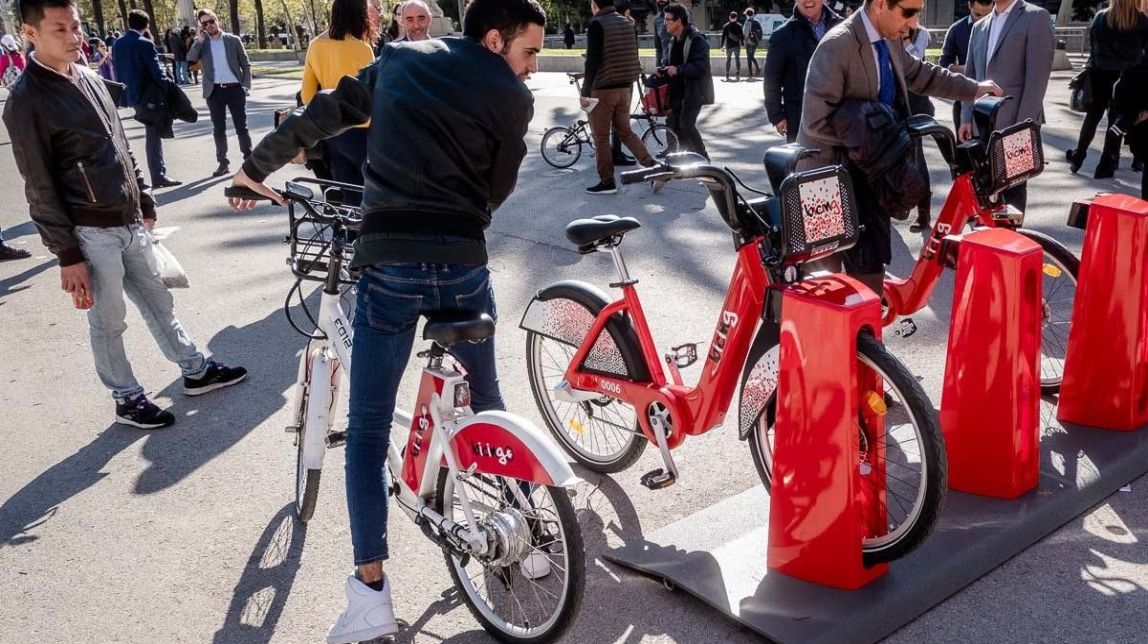 Barcelona deixarà de tolerar les bicicletes a les voreres
