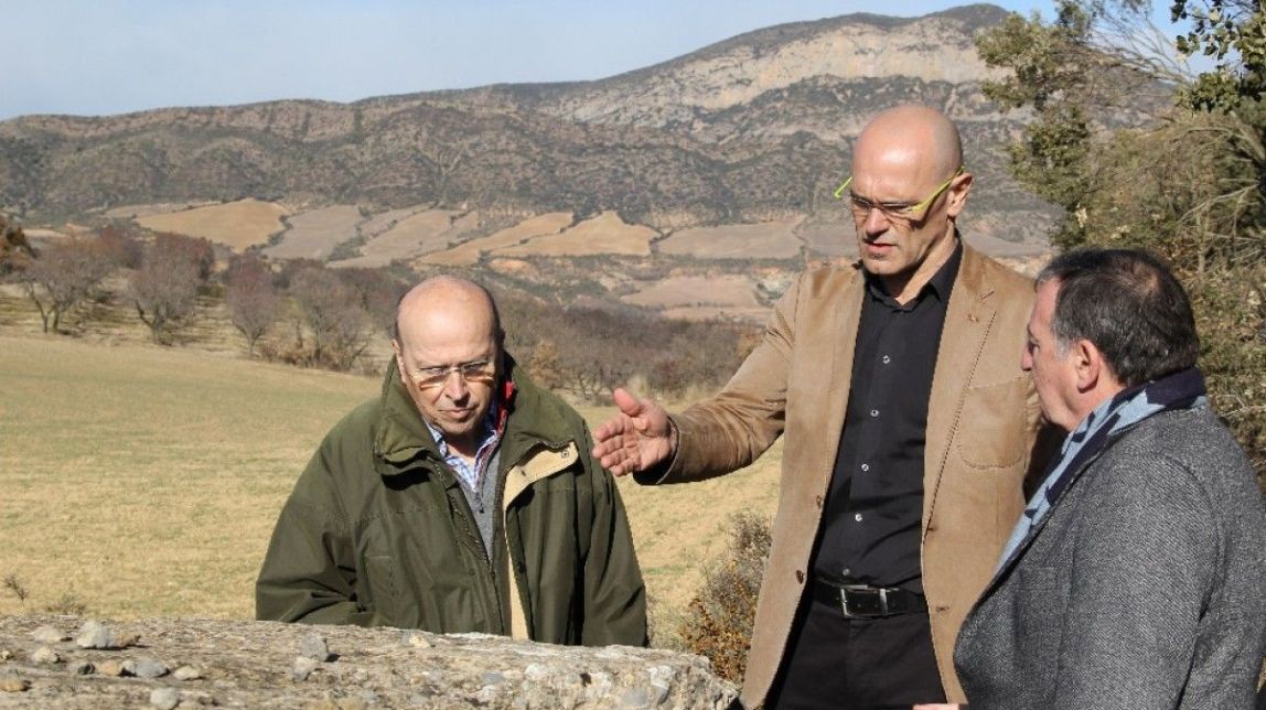 Fosses, trinxeres i llaunes rovellades per desenterrar la memòria