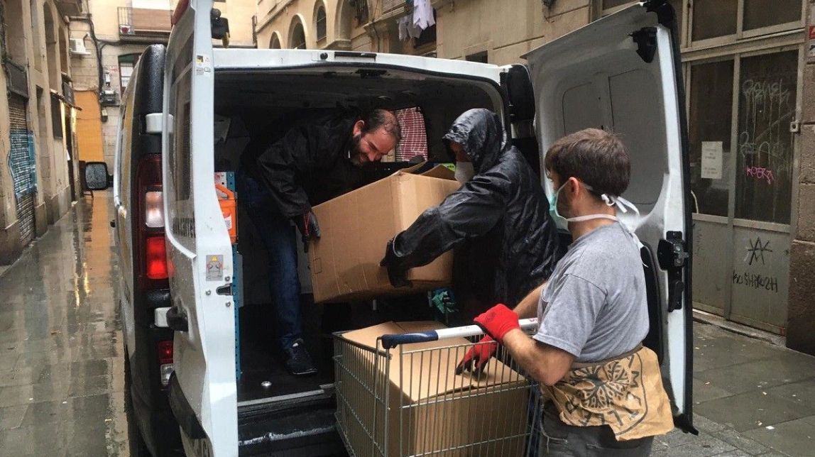 El govern de Colau admet retards en el pagament de subvencions a bancs d'aliments