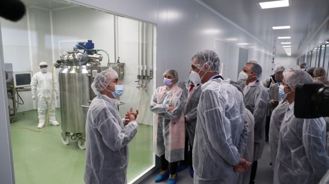 Vergés reclama a Sánchez més vacunes en la visita del govern espanyol a Amer