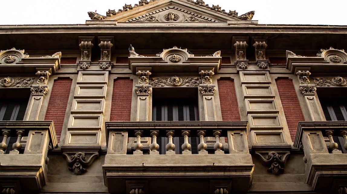 La Casa del Dimoni, un edifici singular situat del carrer Josep Torres, al districte de Gràcia
                                                                             |
                                Martí Juanola - |
                                Martí Juanola