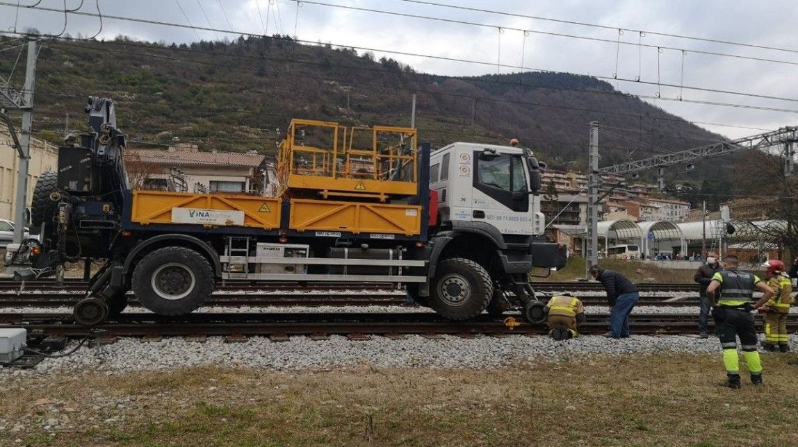 Un camió de treballs ferroviaris es desfrena i circula uns 20 km sense control al Ripollès