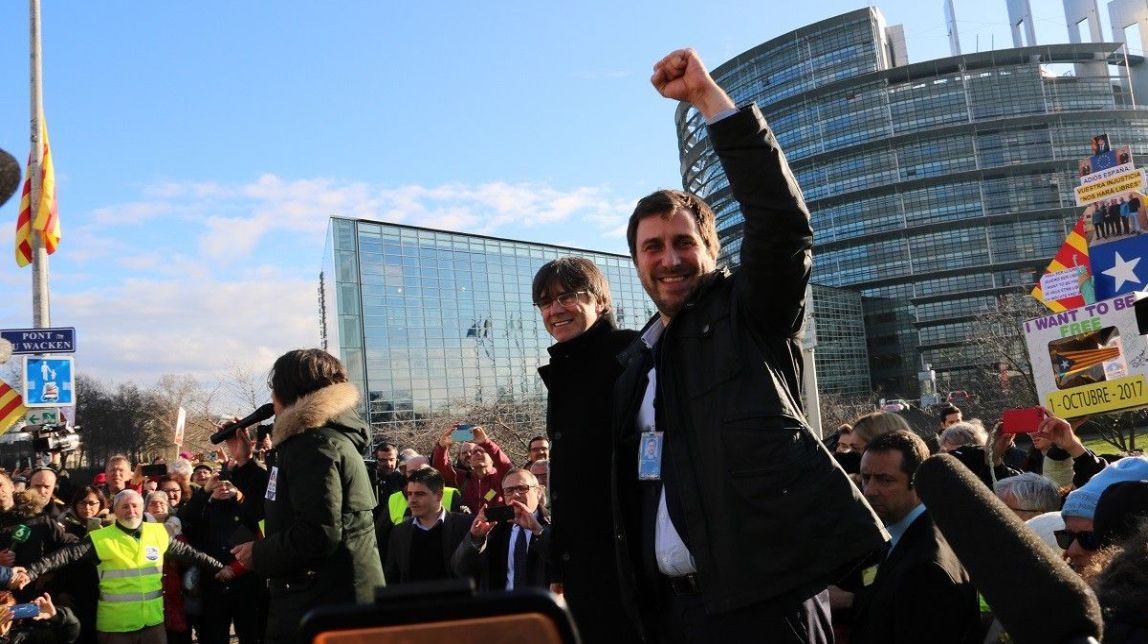 El TC tomba el recurs de Puigdemont i manté vigent l'ordre de detenció a Espanya