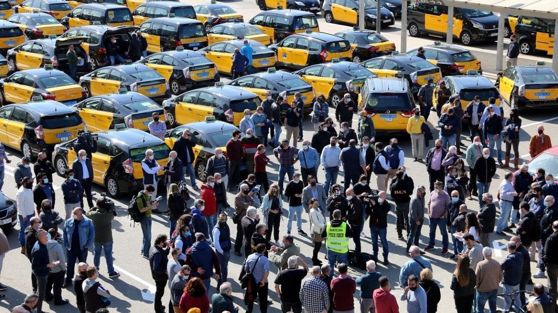 Els taxistes es mobilitzaran dijous a Barcelona en rebuig al retorn d'Uber