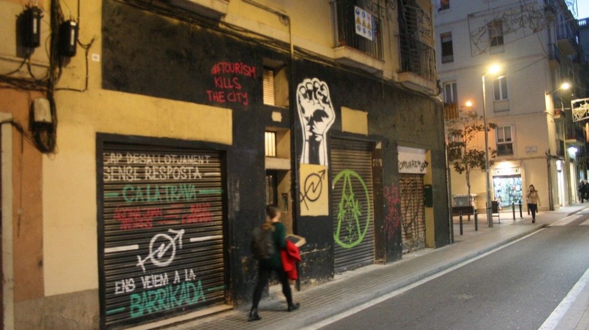 Denuncien un suïcidi en un bloc ocupat a la Vila de Gràcia de Barcelona