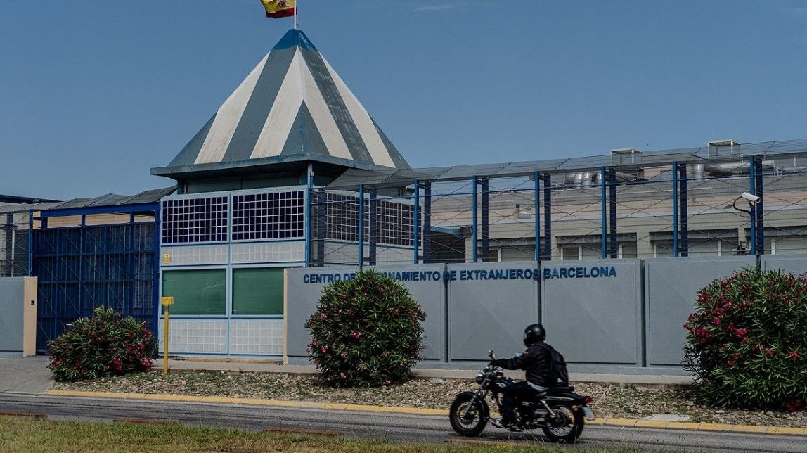 Els trenta interns del CIE abandonen la vaga de fam que van iniciar dimecres 