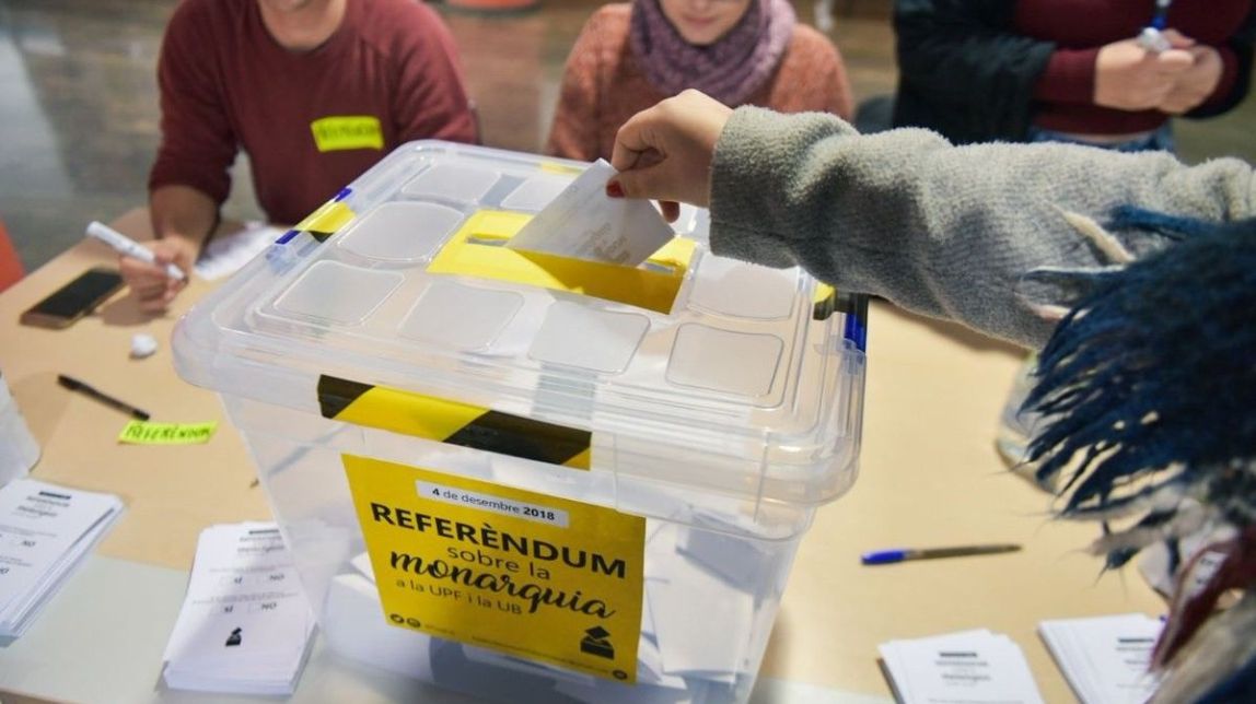 El 96% dels universitaris voten a favor d'una república en el referèndum sobre la monarquia