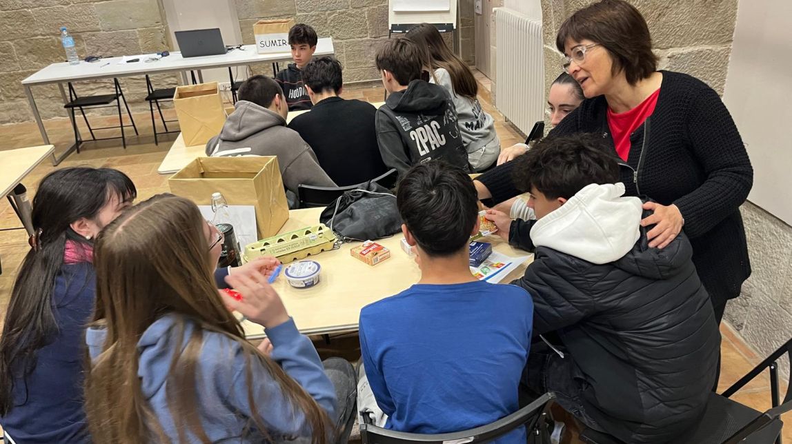 Es va realitzar un taller pràctic en què els participants van analitzar situacions de consum habituals - 
