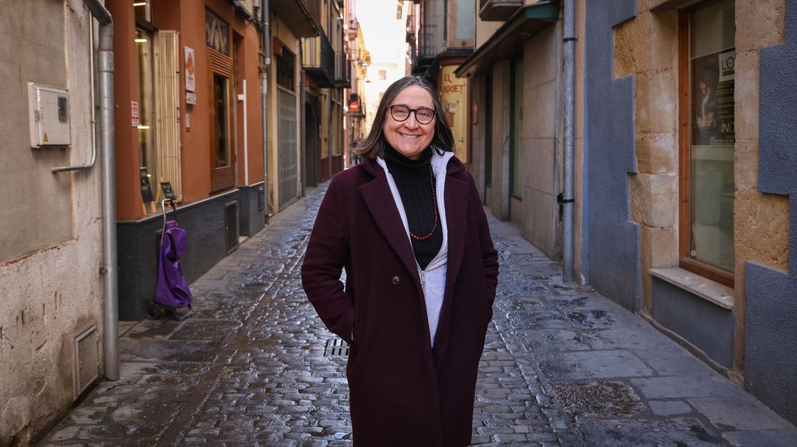 Itziar González en un dels carrers del Nucli Antic d'Olot
                                                                             |
                                Martí Albesa - |
                                Martí Albesa